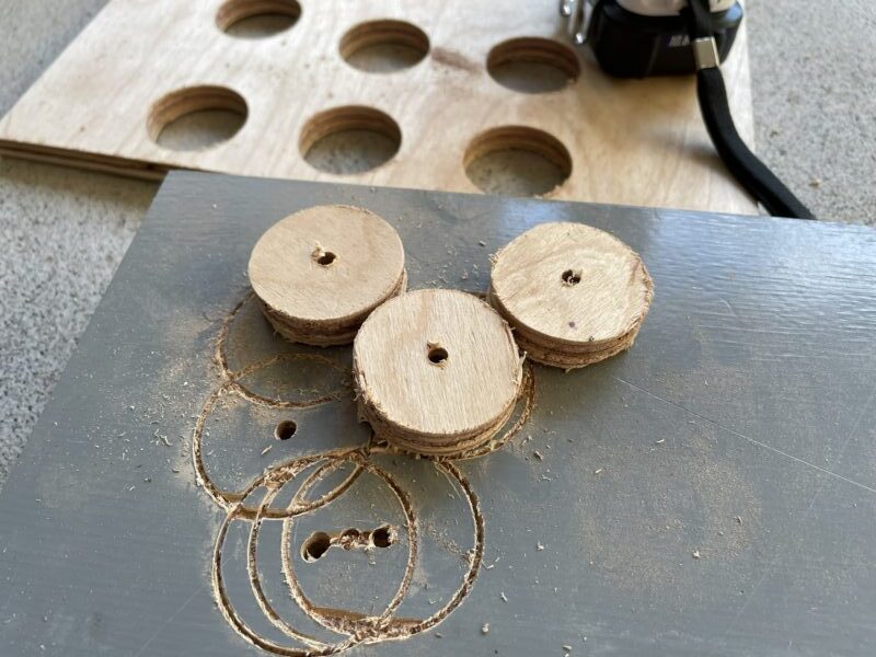 ホールソーを使ったアジャスター作製