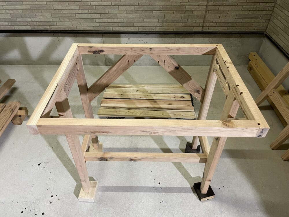 L字テーブルのフレーム