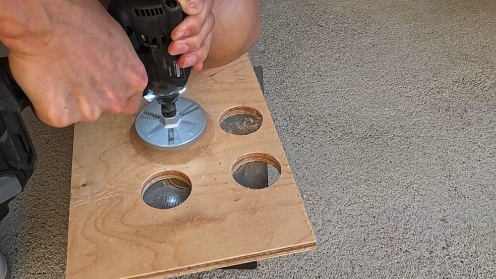 ホールソーを使ってアジャスター自作