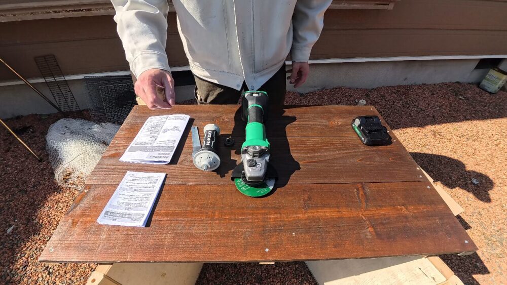 ディスクグラインダーで塗装剥がし