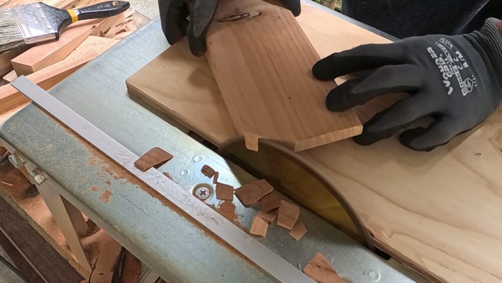 丸ノコベンチのスライダー治具を使った円弧加工