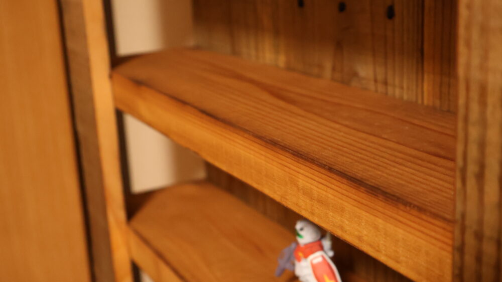 コーヒー染めと焼きのグラデーションの板を使ったパレットラック