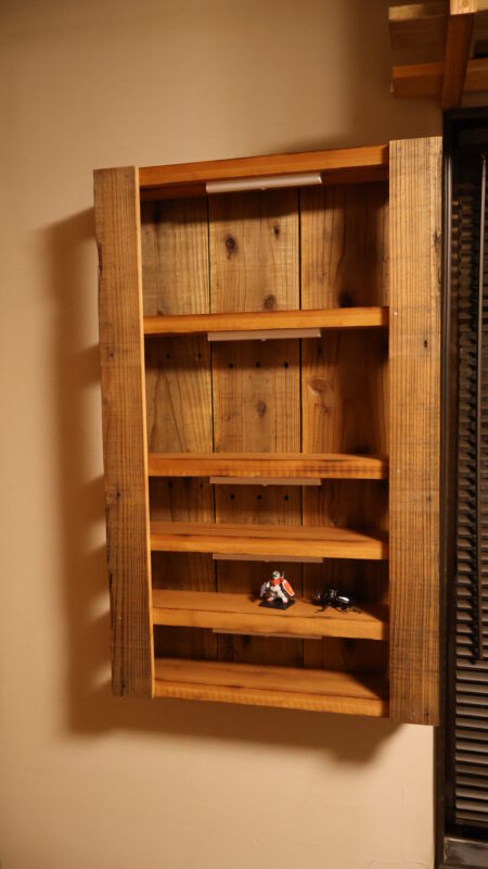 コーヒー染めと焼きのグラデーションの板を使ったパレットラック