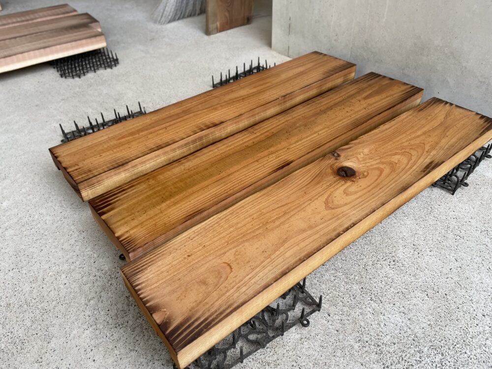 コーヒー染めと焼きのグラデーションの板