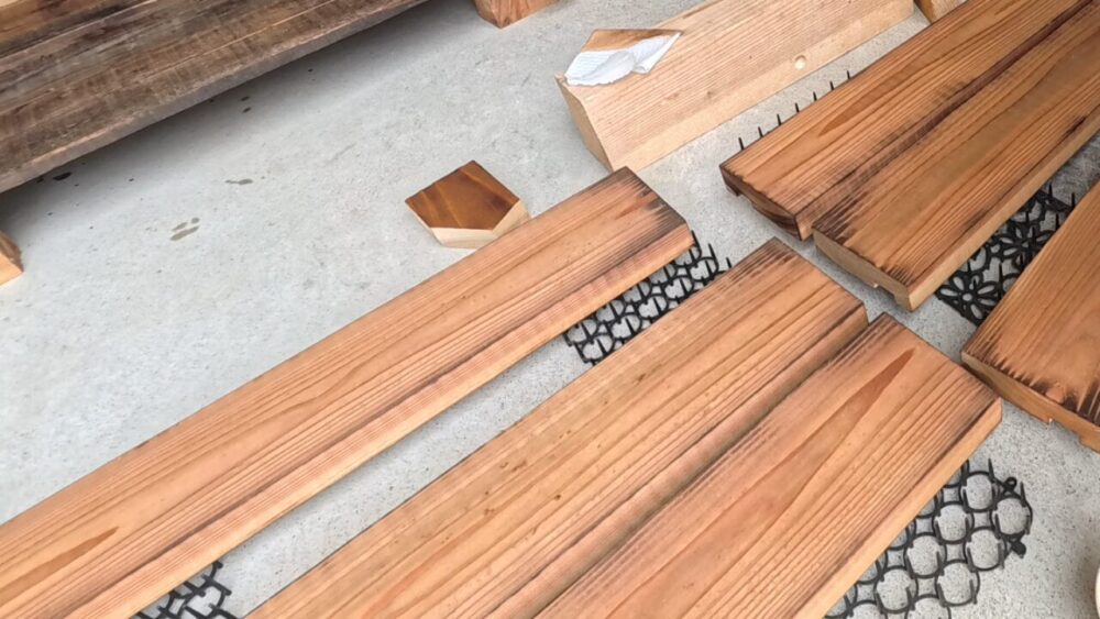 コーヒー染めと焼きのグラデーションの板