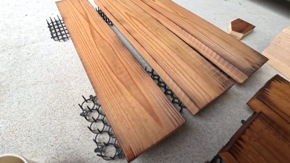 コーヒー染めと焼きのグラデーションの板