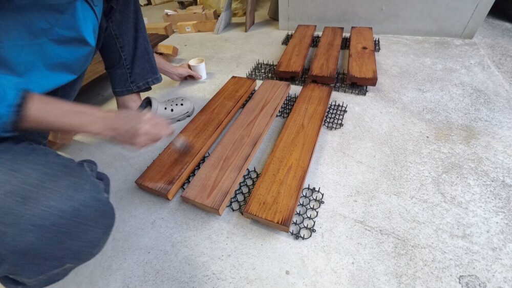 コーヒー染めと焼きのグラデーションの板