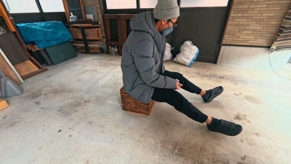 座れるくらい頑丈な木箱